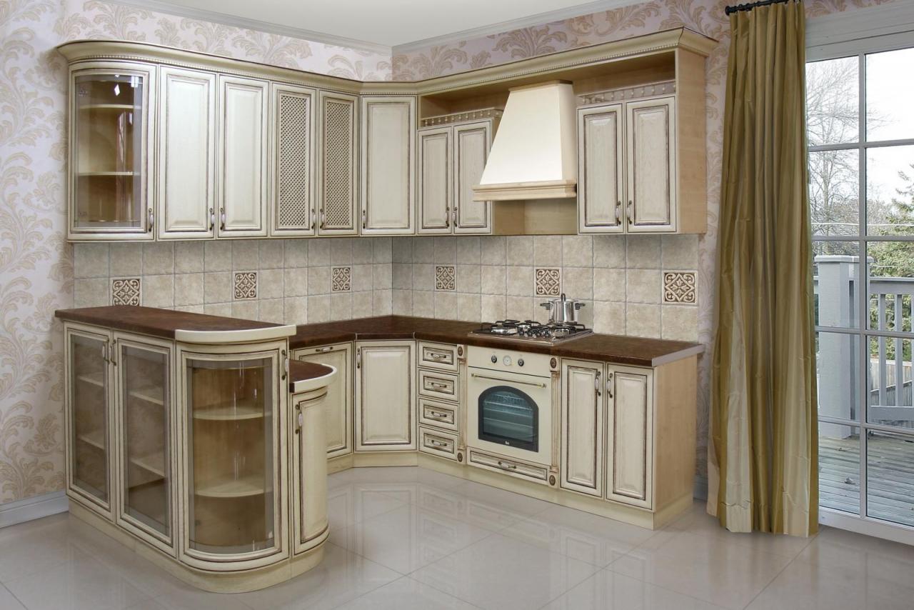 мебель кухонная белая с патиной