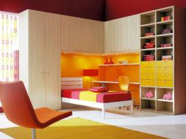 Современная детская мебель для подростка светлая с яркими вставками из МДФ на заказ